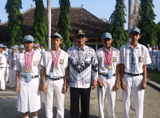 PRESTASI SISWA SEBAGAI SIMBOL HADIAH BAGI PARA GURU