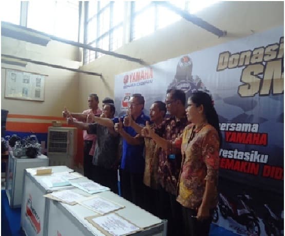 PENYERAHAN DONASI BAGI 28 SEKOLAH OTOMOTIF DI BALI OLEH PT. YAMAHA INDONESIA MOTOR DI SMK N3 SGR