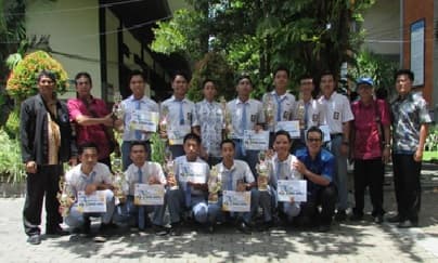 TROPHIES ON MONDAY 2017