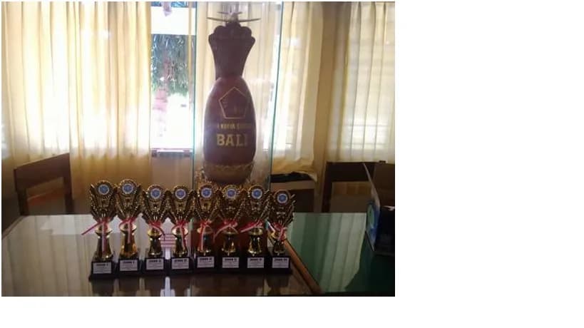 TROPHIES ON MONDAY SENIN 5 SEPTEMBER 2016