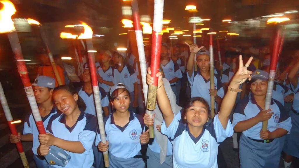 PAWAI OBOR MENGINSPIRASI GENERASI MUDA MENGENANG PERJUANGAN PARA PAHLAWAN PEREBUT KEMERDEKAAN REPU