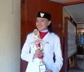 GURU DAN SISWA RAIH PRESTASI MENANDAI MOMEN HARI GURU NASIONAL