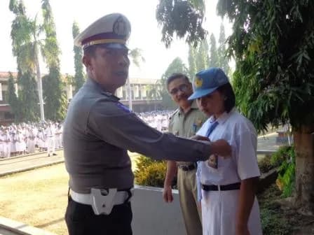 PENYEMATAN PIN PELOPOR KESELAMATAN BERLALU LINTAS