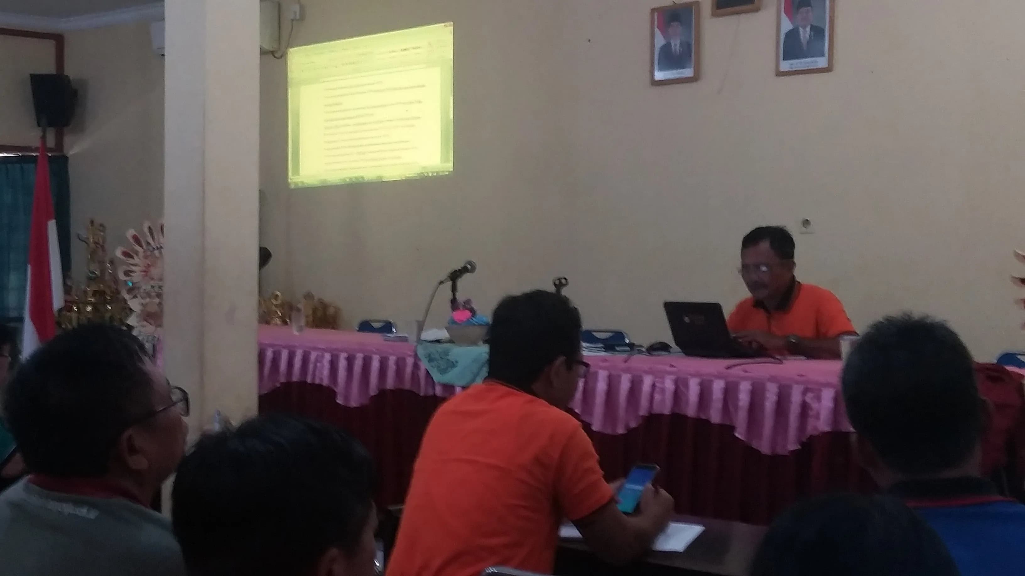 RAPAT TINJAUAN MANAJEMEN SMK N 3 SINGARAJA